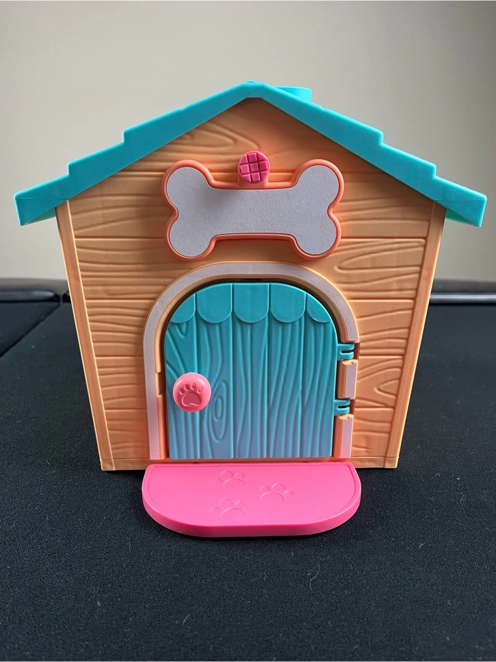 Little Live Pets Puppy Playset with beige & Turquoise Dog House